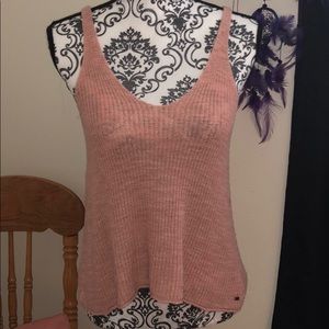 Low cut knit-like tank top